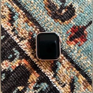 Apple Watch Series 4 40mm Gold / Rose Gold